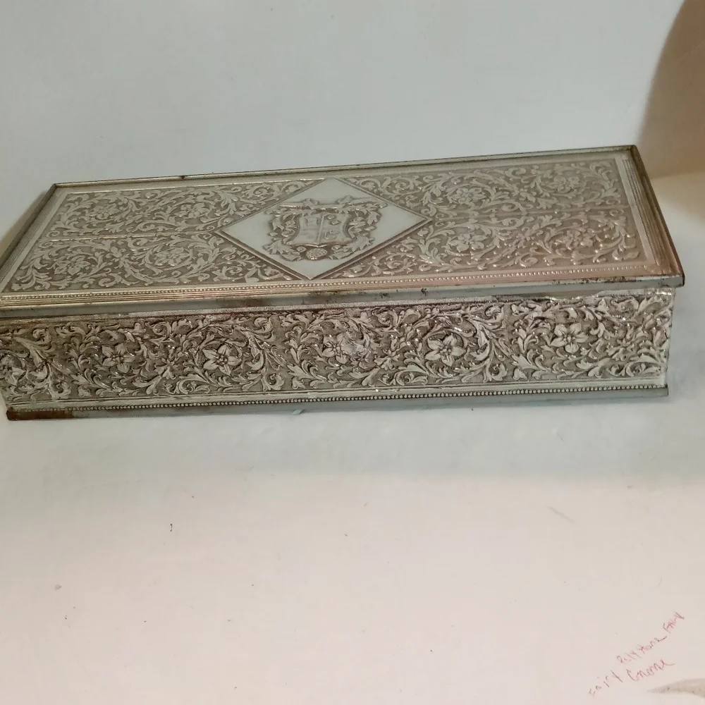 Vintage Guildcraft Metal Tin over wood box 11x4.5